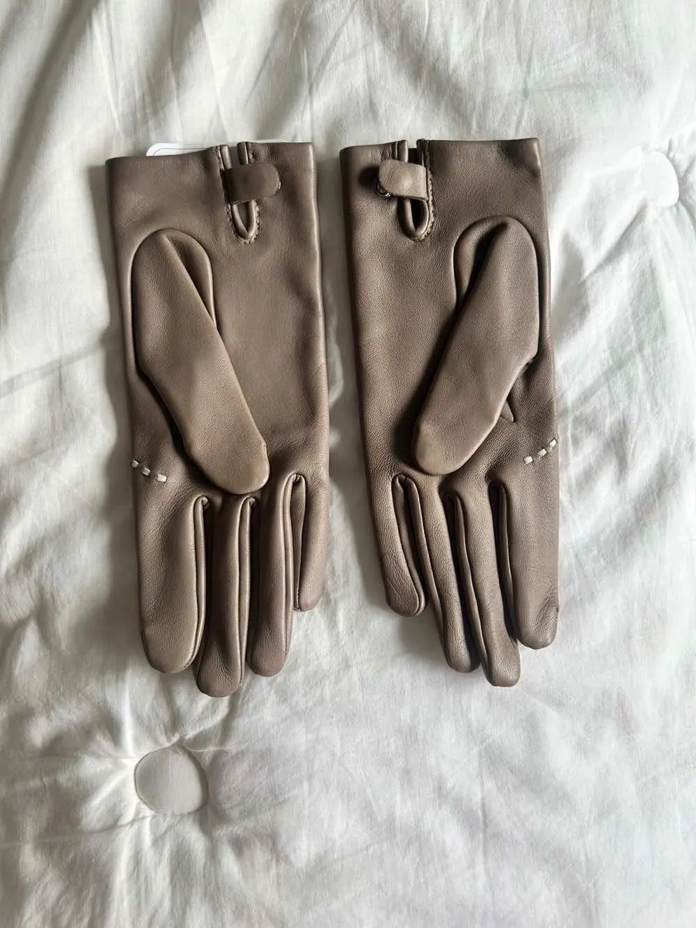 Hermès Product Grey Leather Never worn - Back View