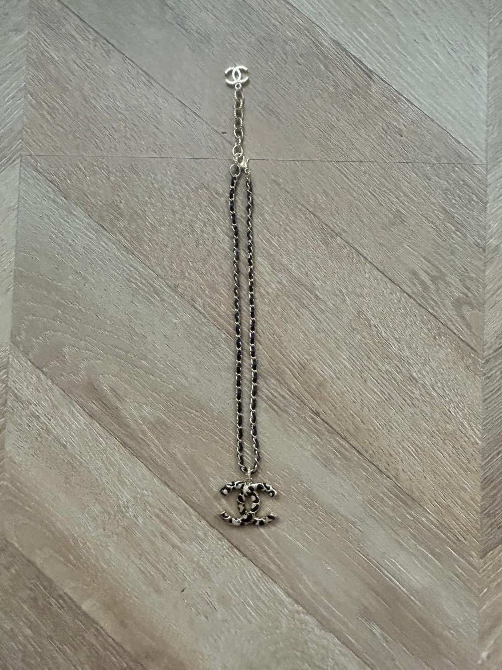 Chanel cc - Back view