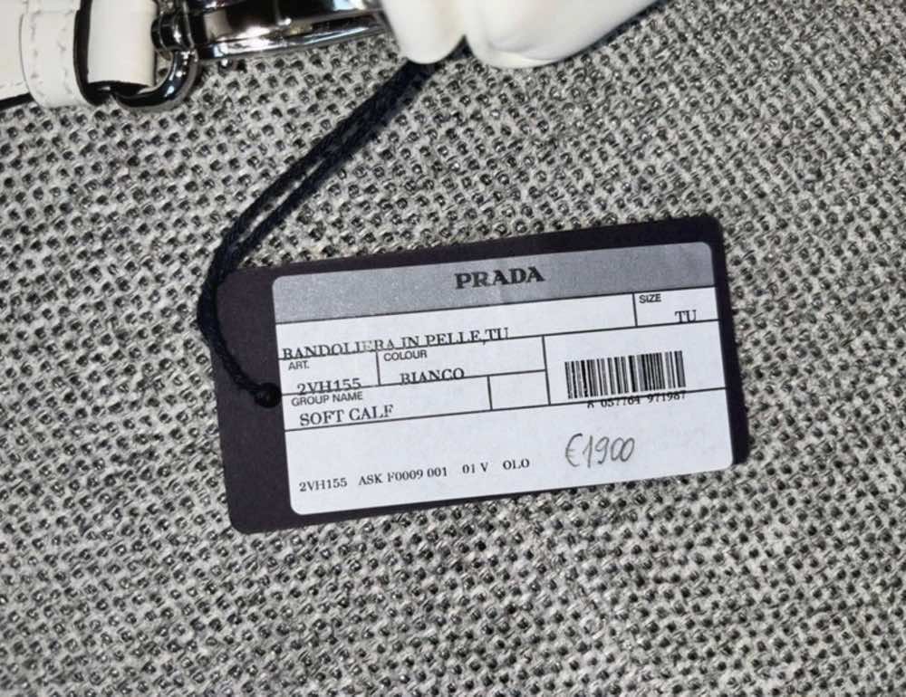 Prada Triangle - Detail 1