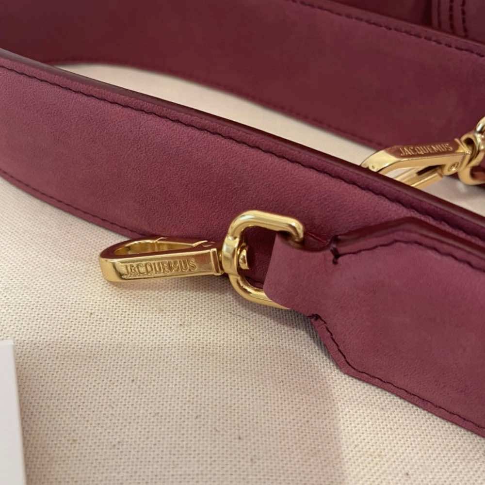 Jacquemus Bambino - Side view