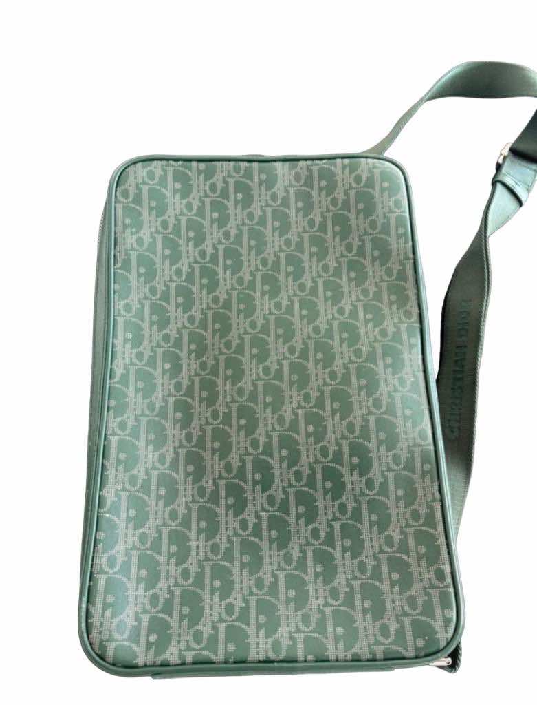 Dior Galaxy world tour - Back view