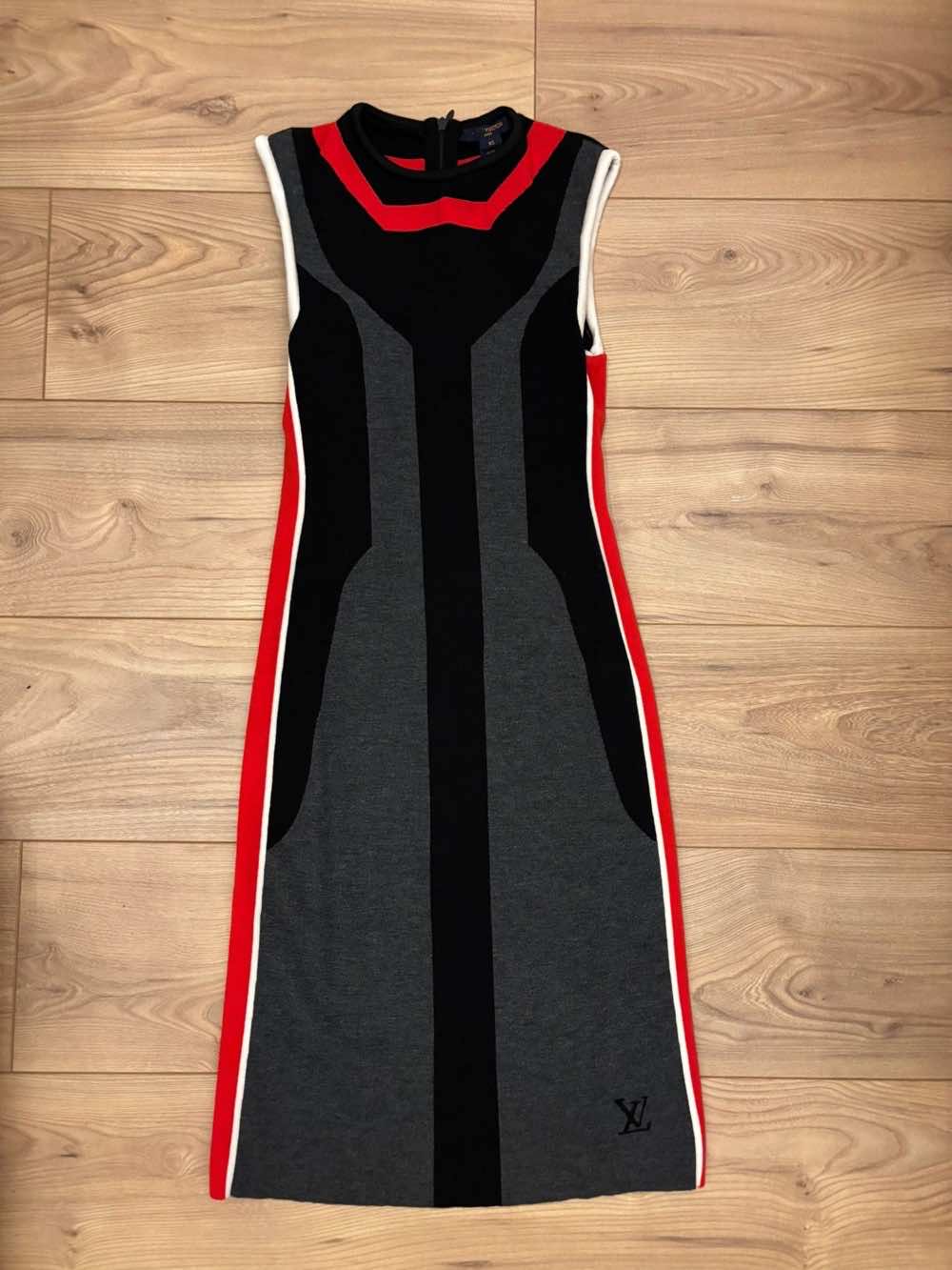 Louis Vuitton  - Back view