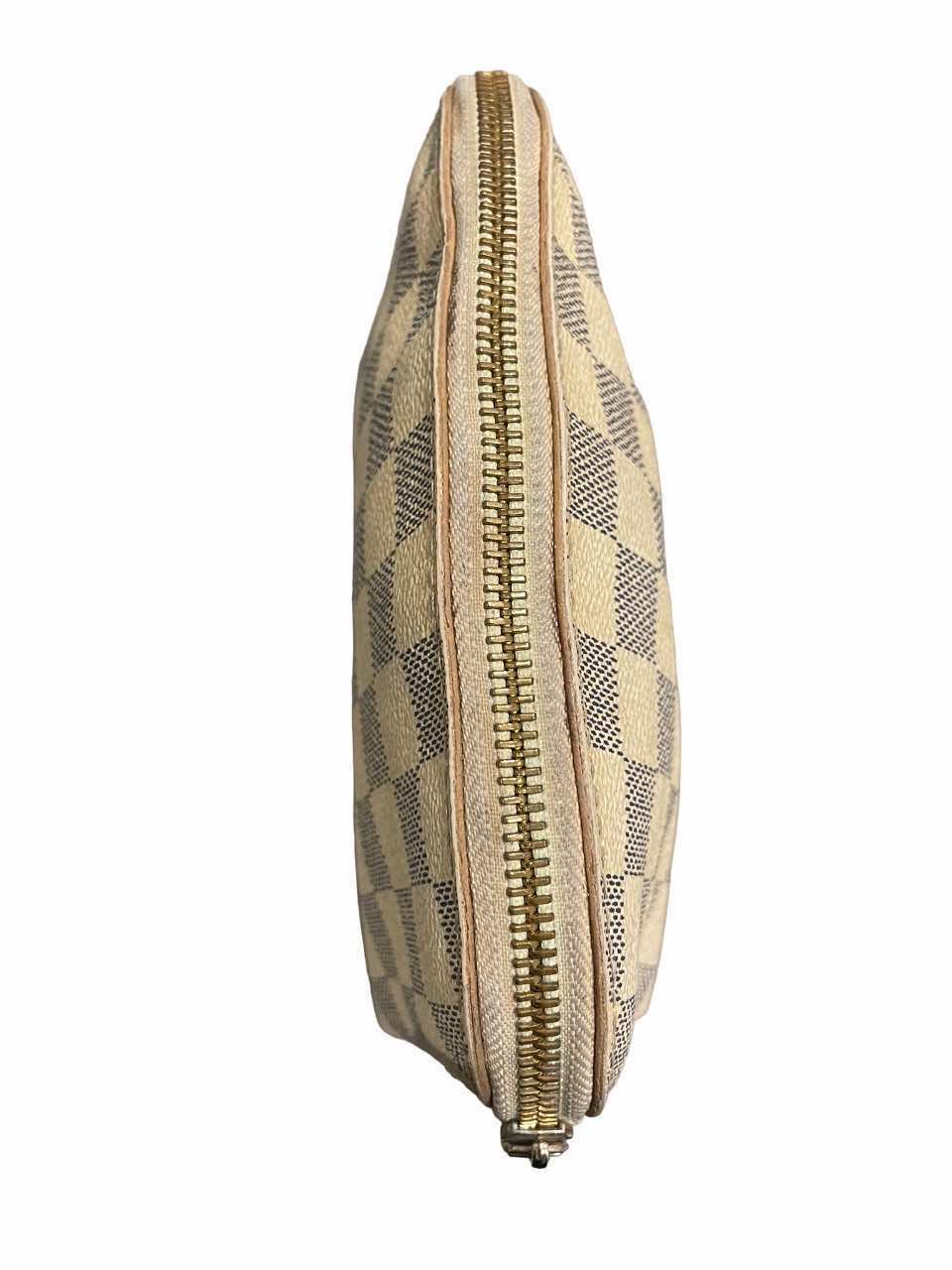 Louis Vuitton Damier - Side view