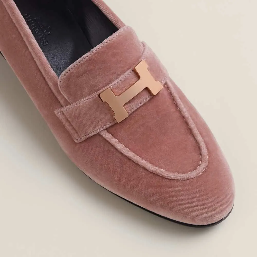 Hermès Paris Pink Velvet Never worn - Model View