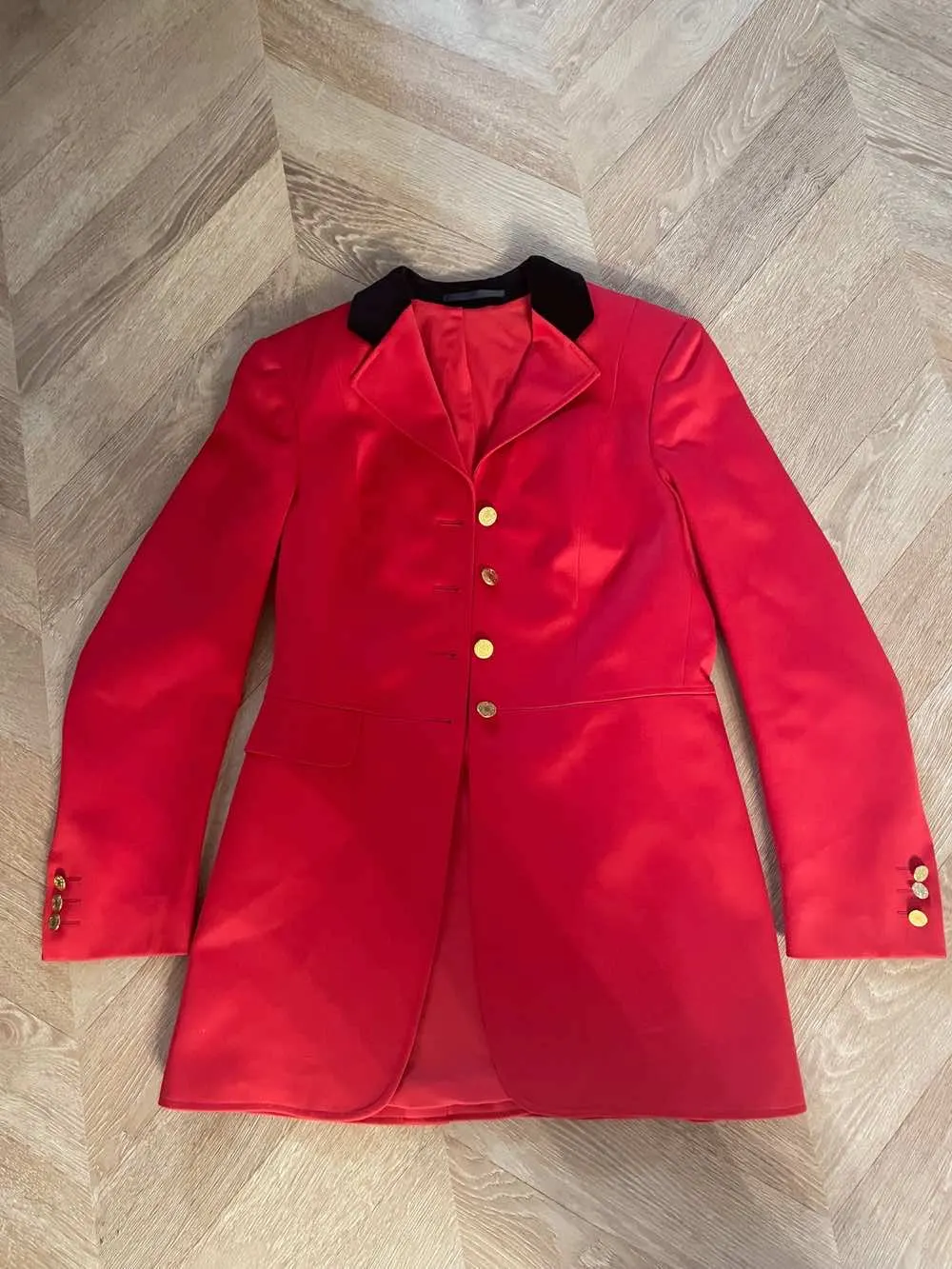 Hermès Équestre Red Wool Good - Model View