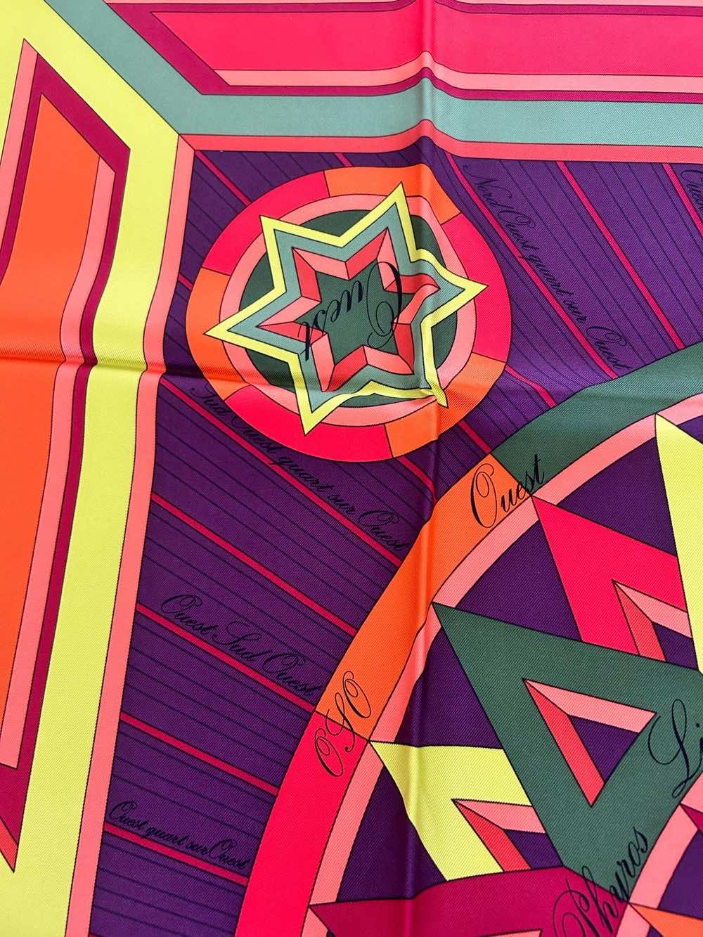 Hermès La rose des vents - Side view