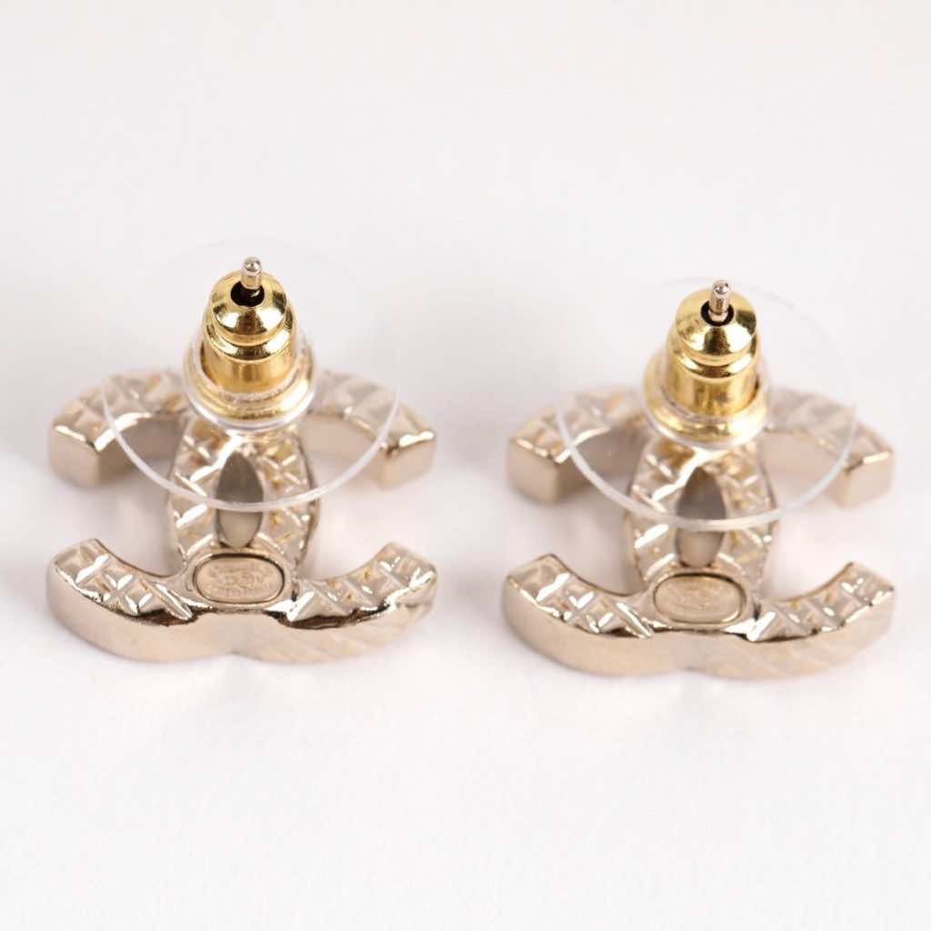 Chanel cc - Back view