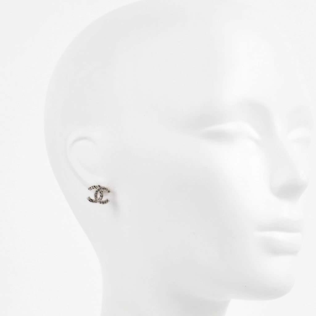 Chanel cc - Side view