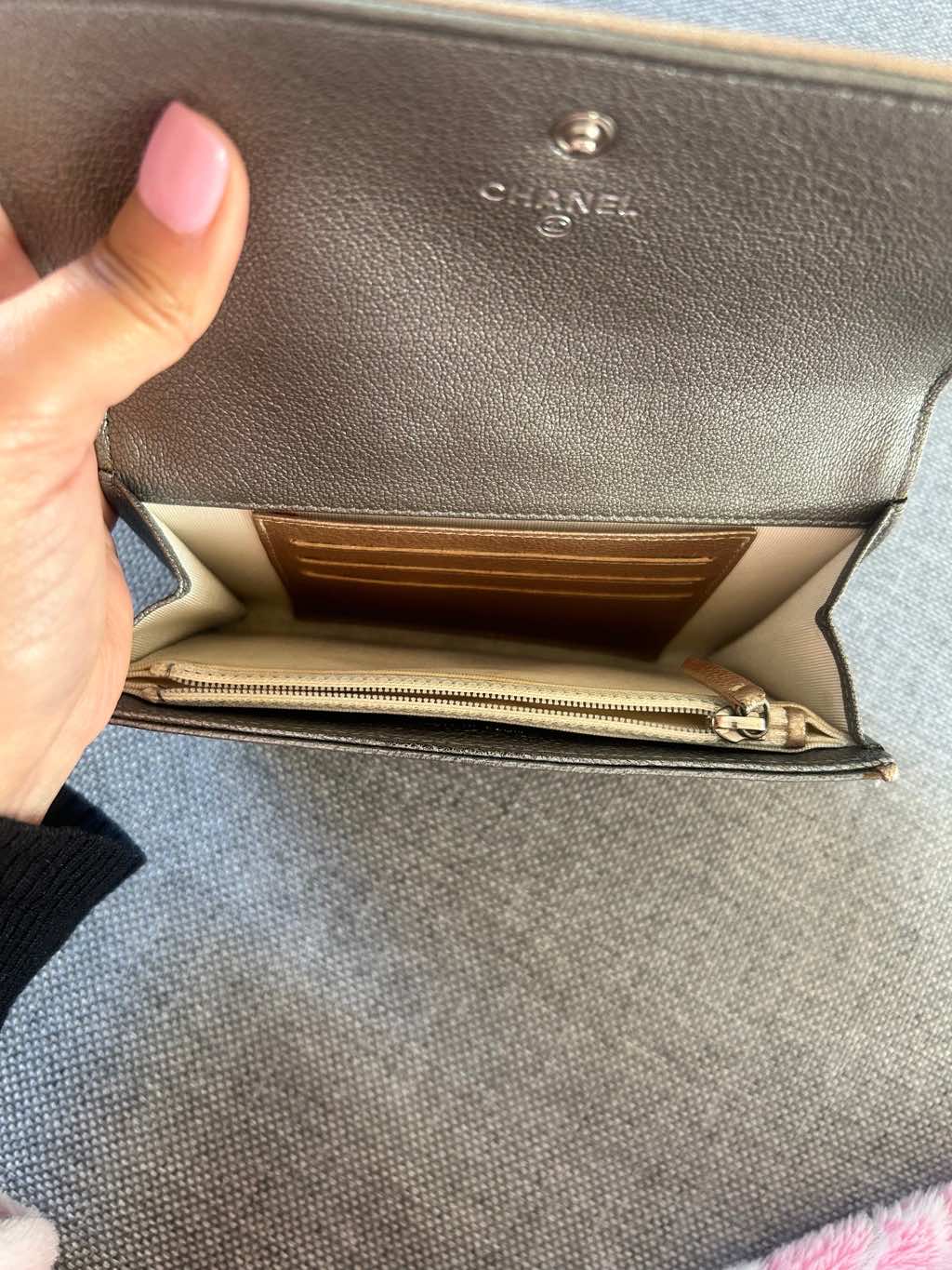 Chanel Silver-gray leather wallet - Detail 2