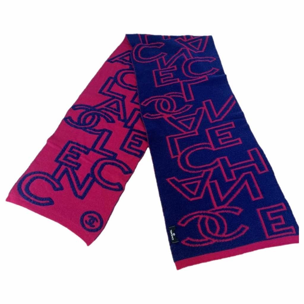 Chanel Large reversible scarf.