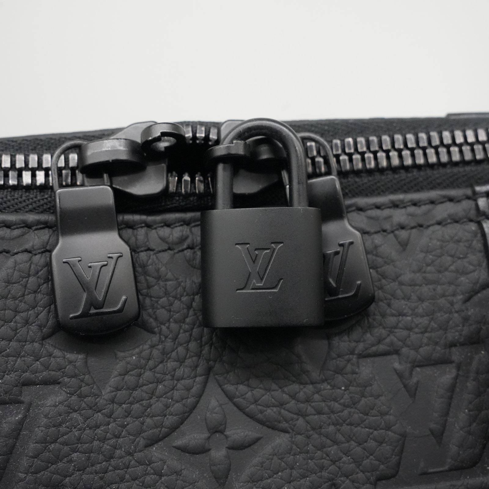 Louis Vuitton Monogram Taurillon Keepall Bandouliere 50 M59025 - Detail 1