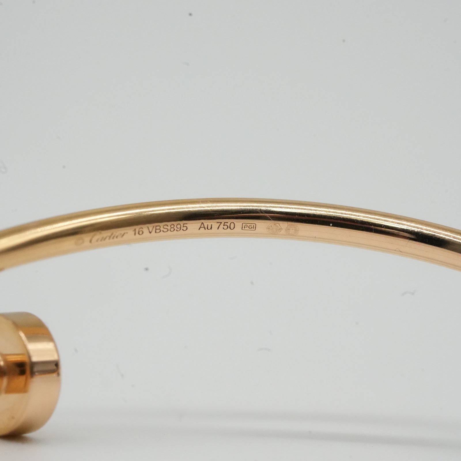 Cartier Un Clou SM Bracelet 18K Yellow Gold - Detail 1
