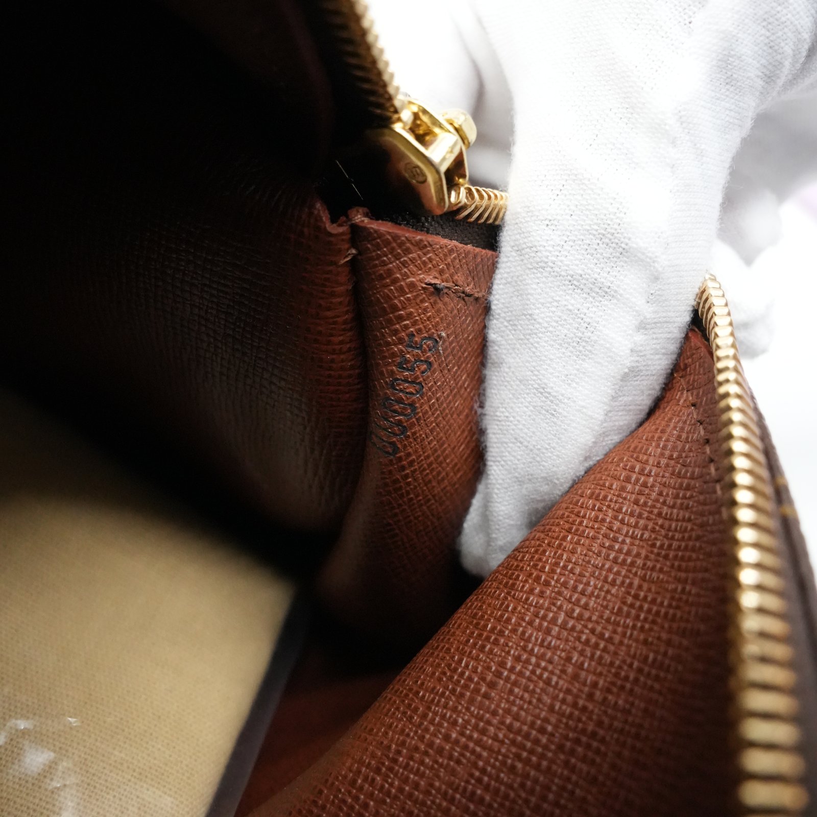 Louis Vuitton Monogram Canvas Papillon 26 bag - Detail 2