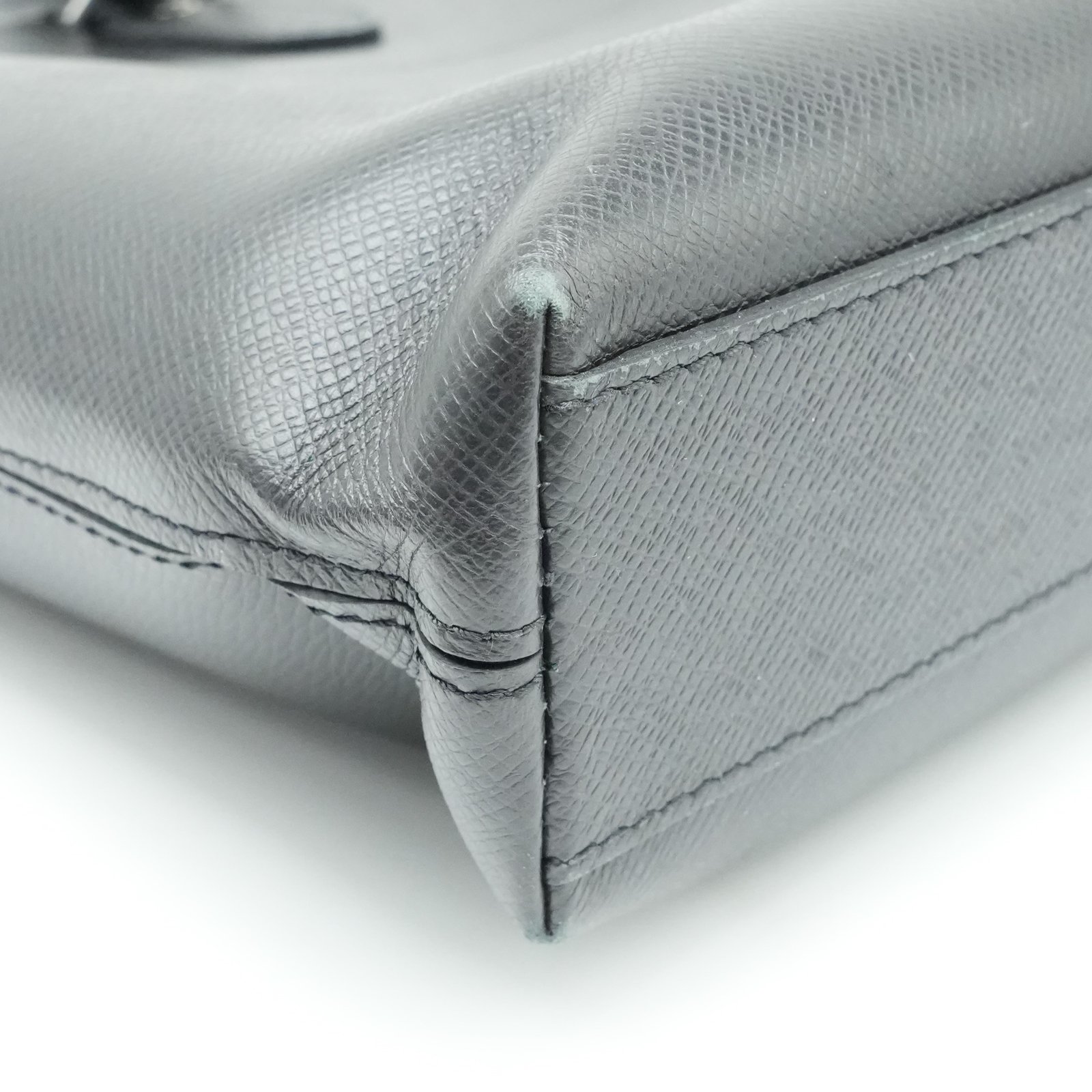 Louis Vuitton Taiga Anton Briefcase Black Leather M30925 - Image 13