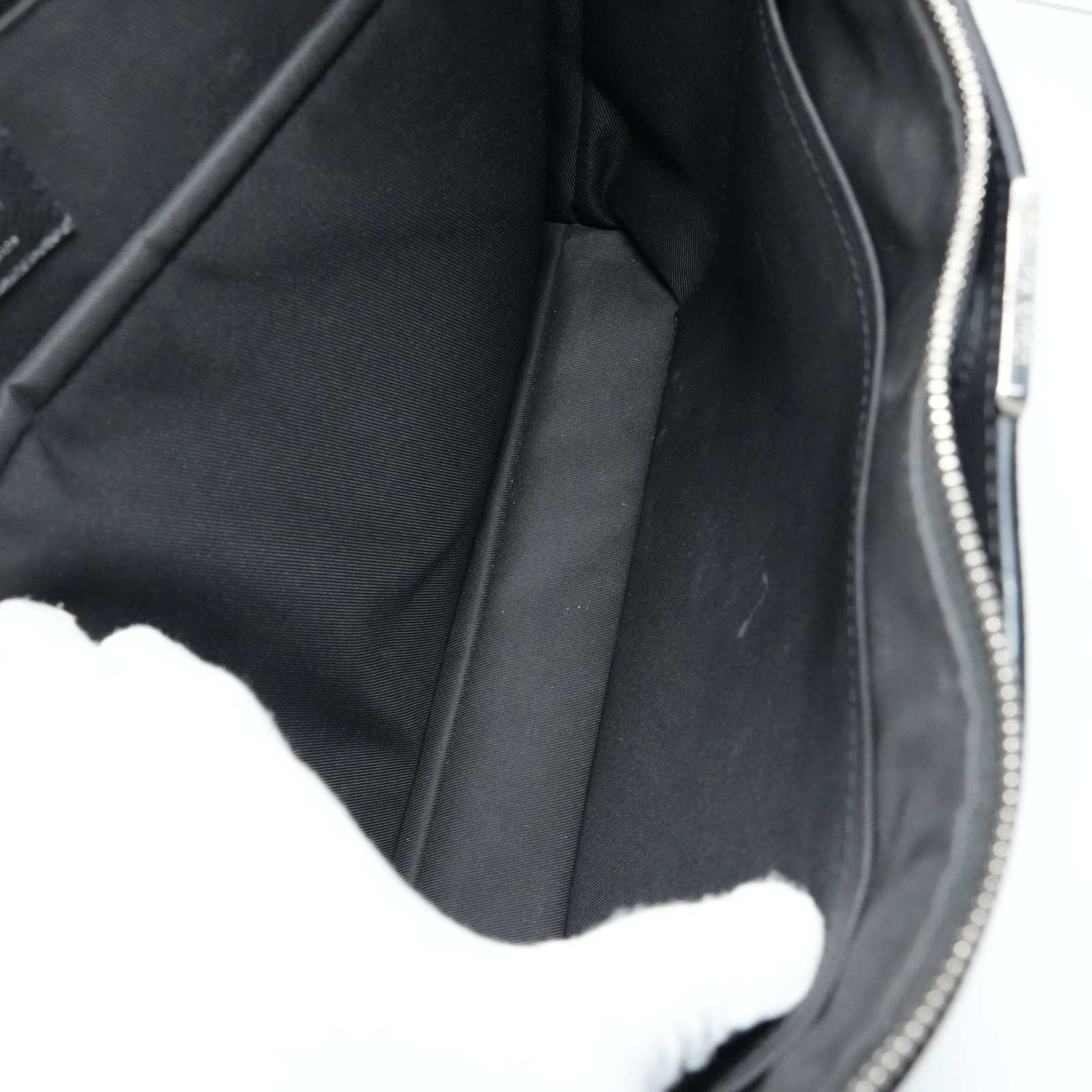 Louis Vuitton Taiga Anton Briefcase Black Leather M30925 - Detail 2