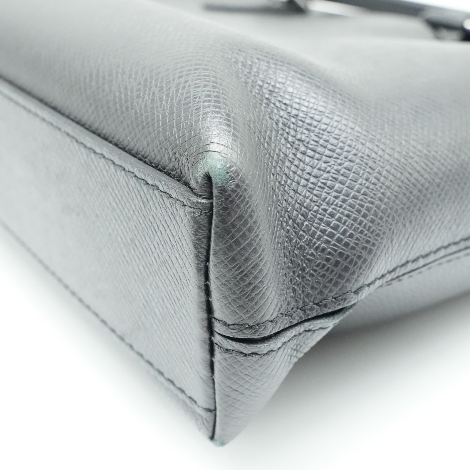 Louis Vuitton Taiga Anton Briefcase Black Leather M30925 - Image 12