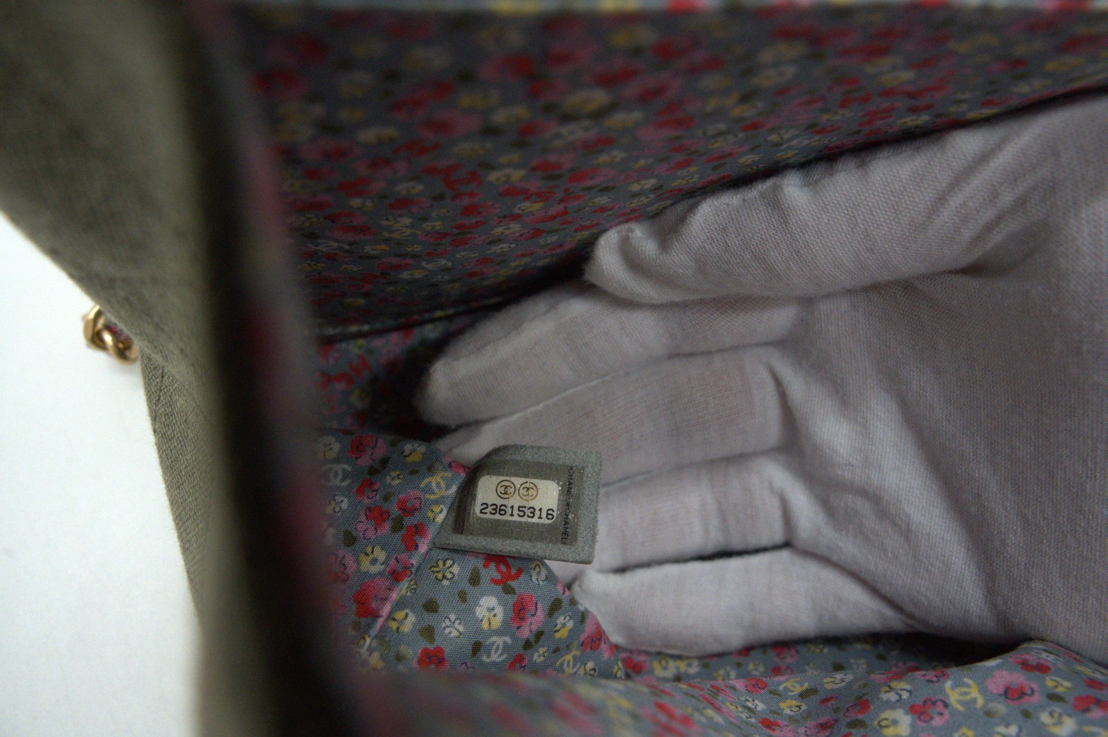 Chanel Cuba Cruise 2016 Shoulder Bag Size 30 - Image 17