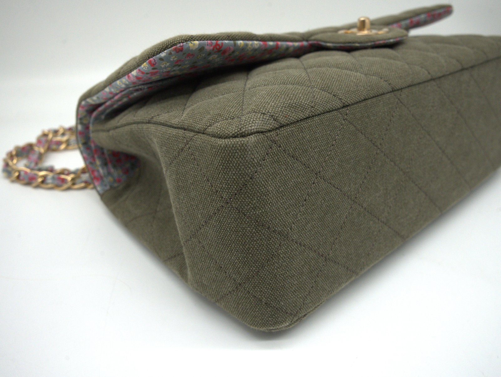 Chanel Cuba Cruise 2016 Shoulder Bag Size 30 - Side view