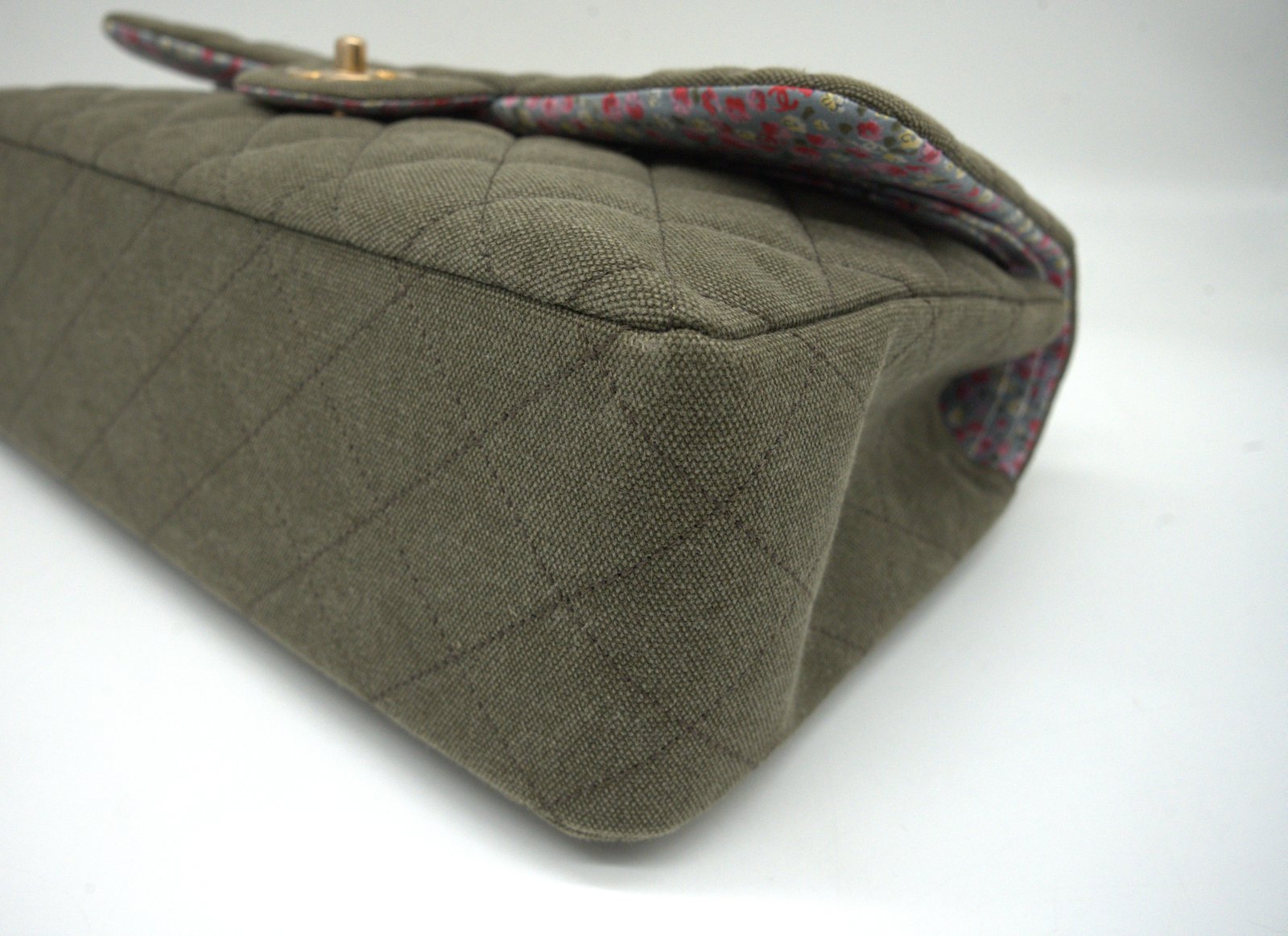 Chanel Cuba Cruise 2016 Shoulder Bag Size 30 - Detail 1