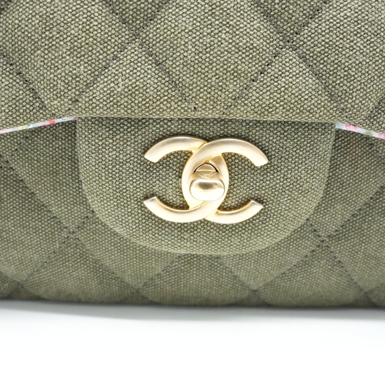Chanel Cuba Cruise 2016 Shoulder Bag Size 30 - Image 11