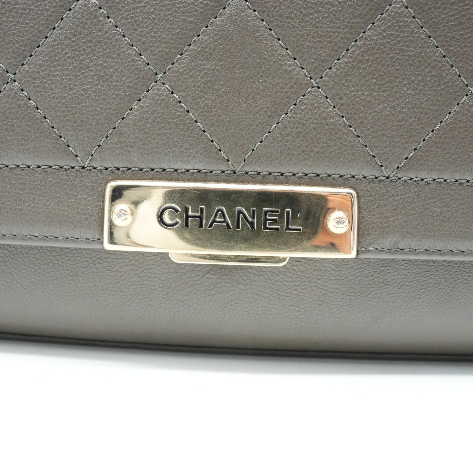 Chanel Grained Calfskin Quilted Medium Label Click Flap Bag Khaki - Detail 2