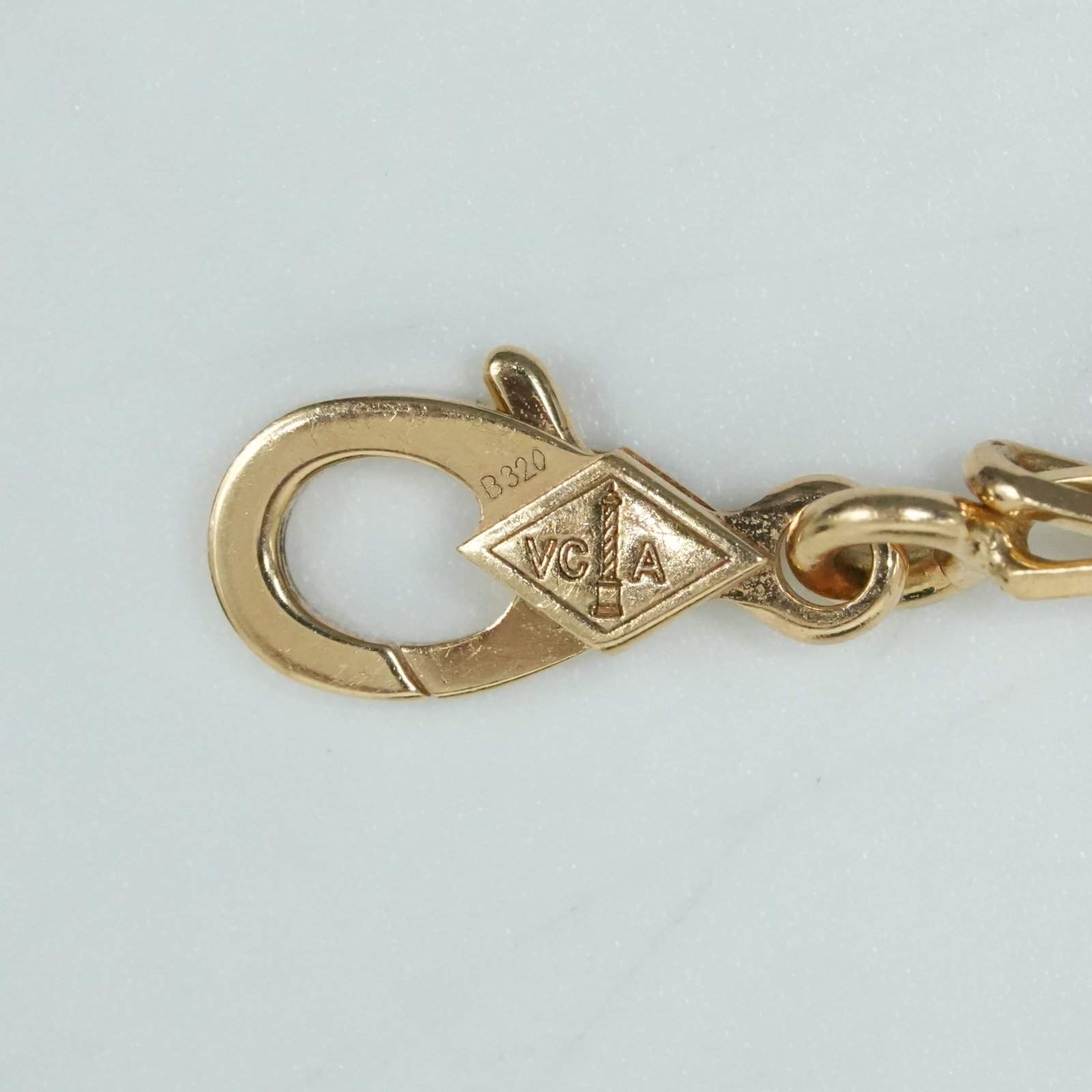 Van Cleef & Arpels  Vintage Alhambra bracelet, 5 motifs with Diamonds - Detail 1