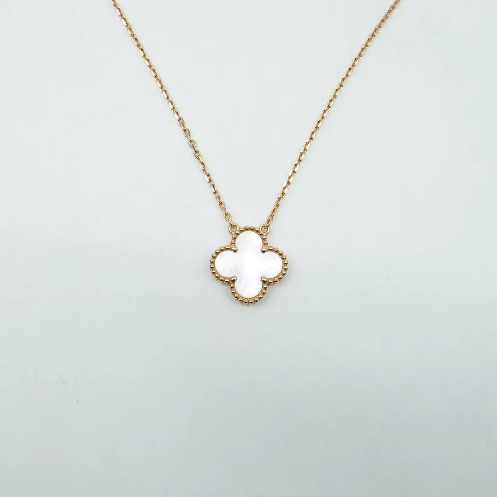 Van Cleef & Arpels Vintage Alhambra Pendant Yellow Good - Inside View