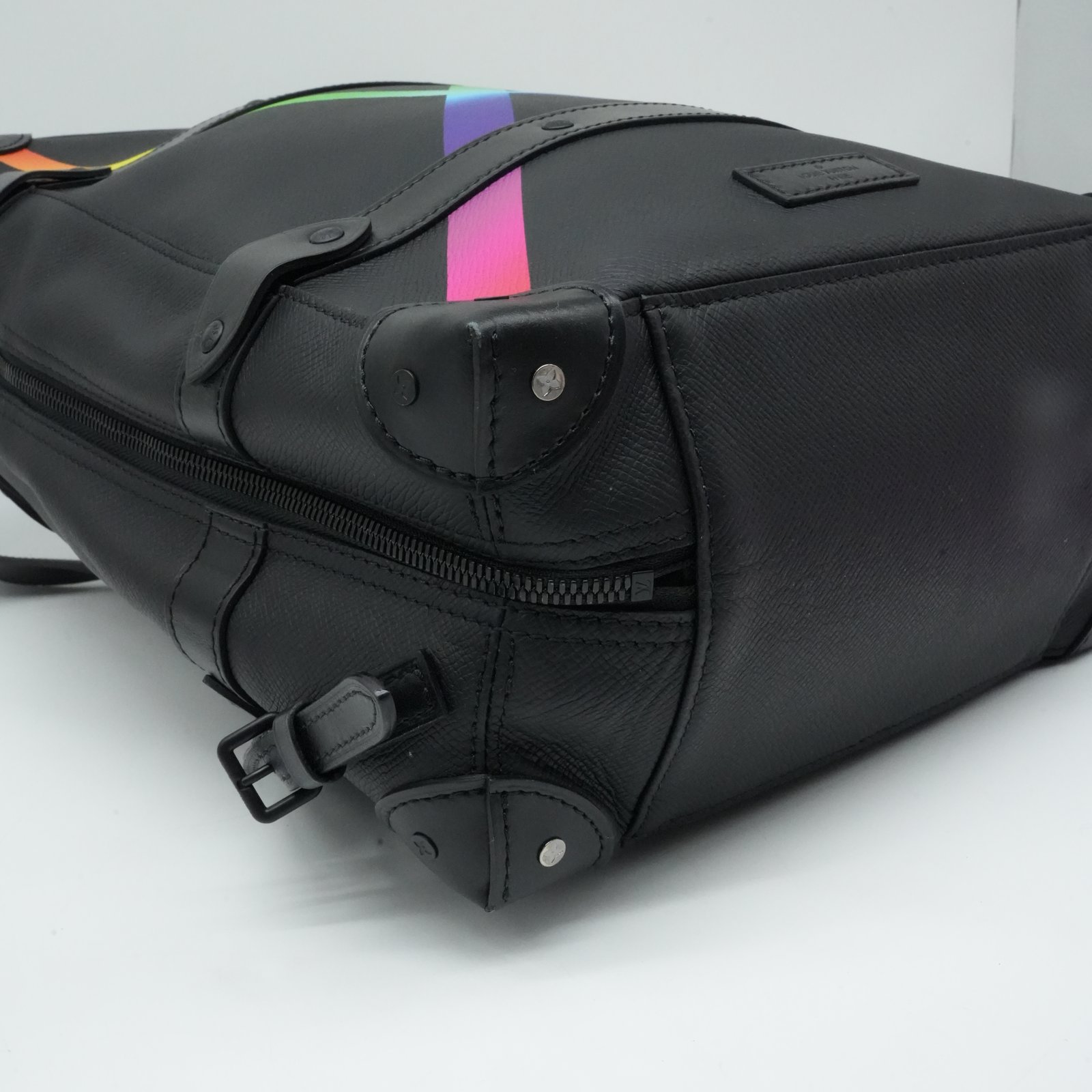 Louis Vuitton Black Leather Taiga Rainbow Backpack M30337 - Detail 1