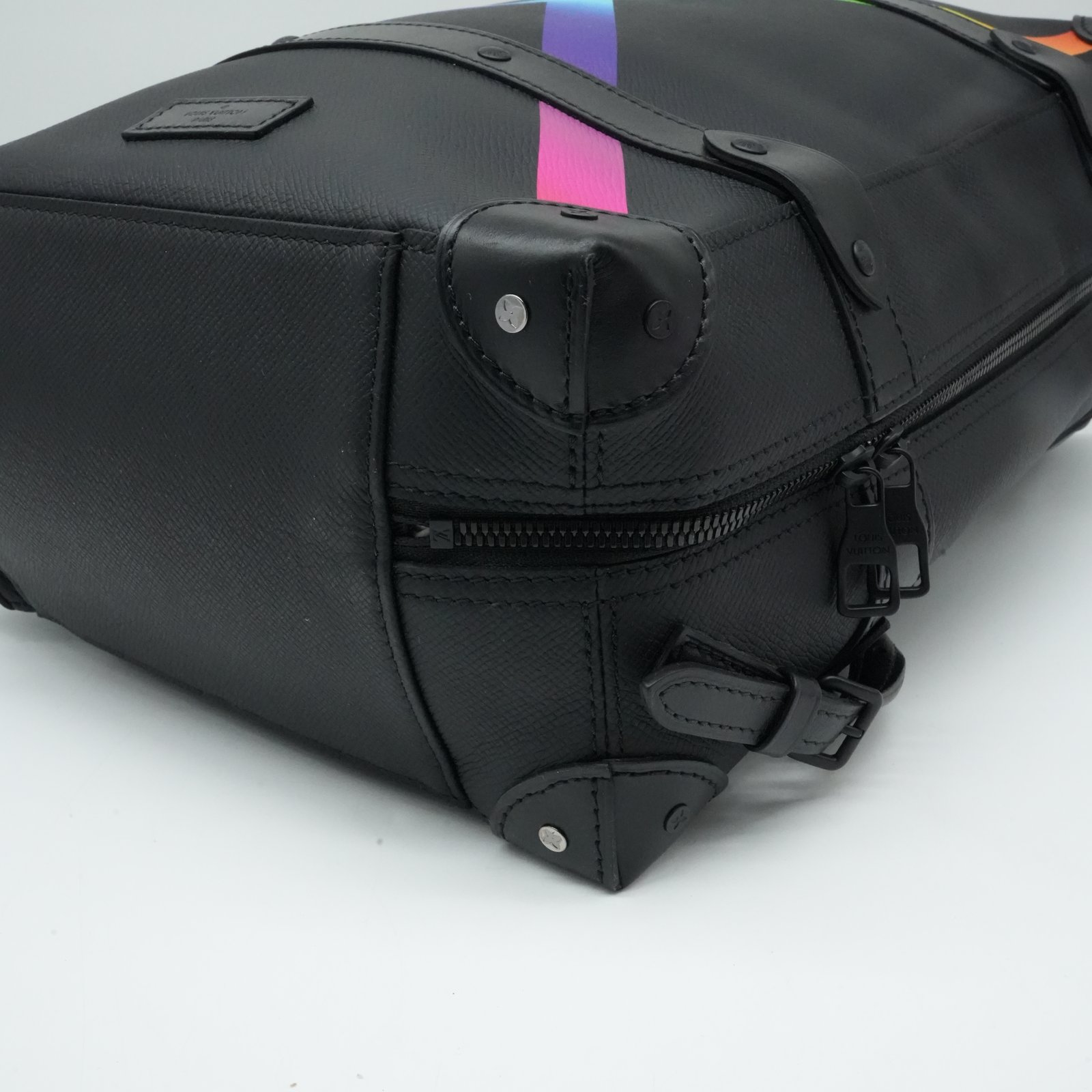 Louis Vuitton Black Leather Taiga Rainbow Backpack M30337 - Detail 2