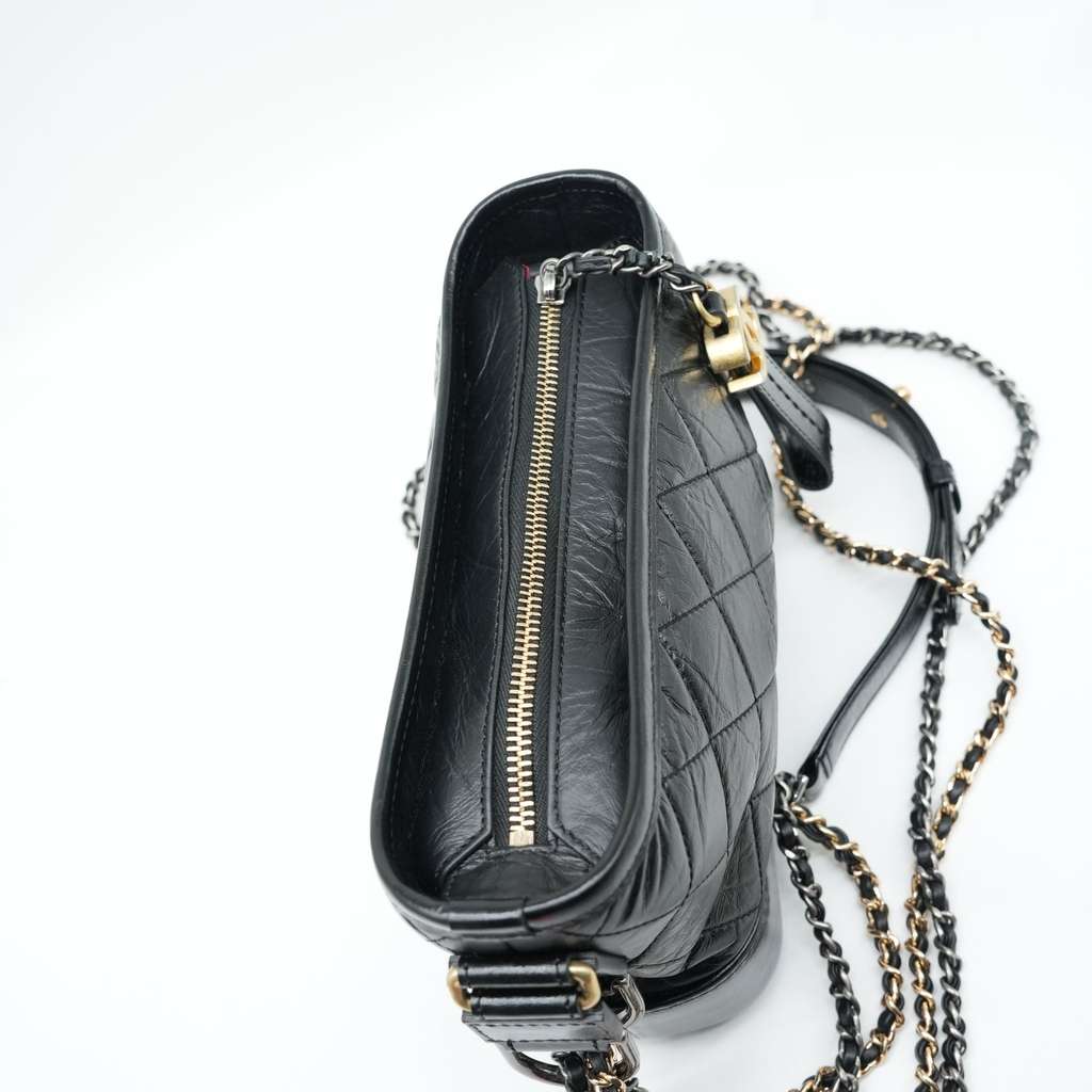 Chanel Aged Calfskin Quilted Small Gabrielle Hobo Black - Detail 1