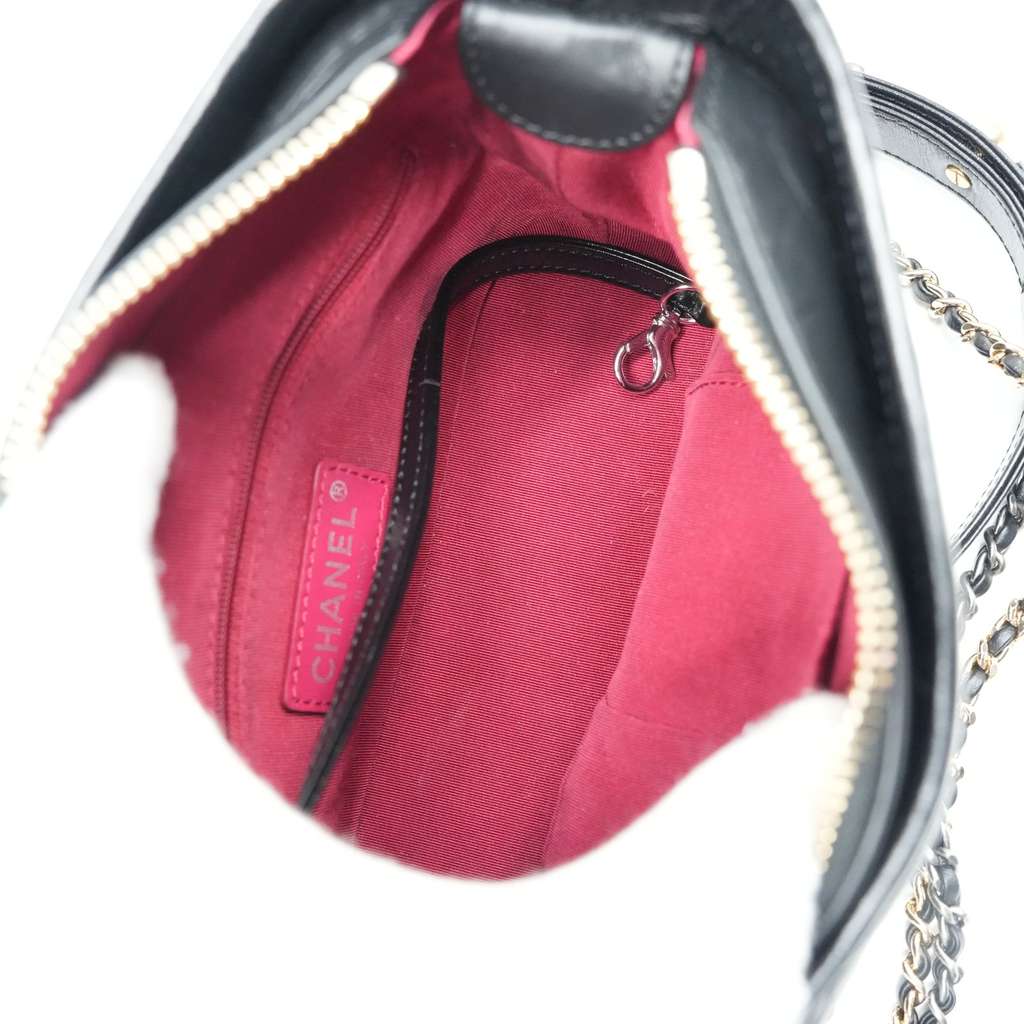 Chanel Aged Calfskin Quilted Small Gabrielle Hobo Black - Detail 2