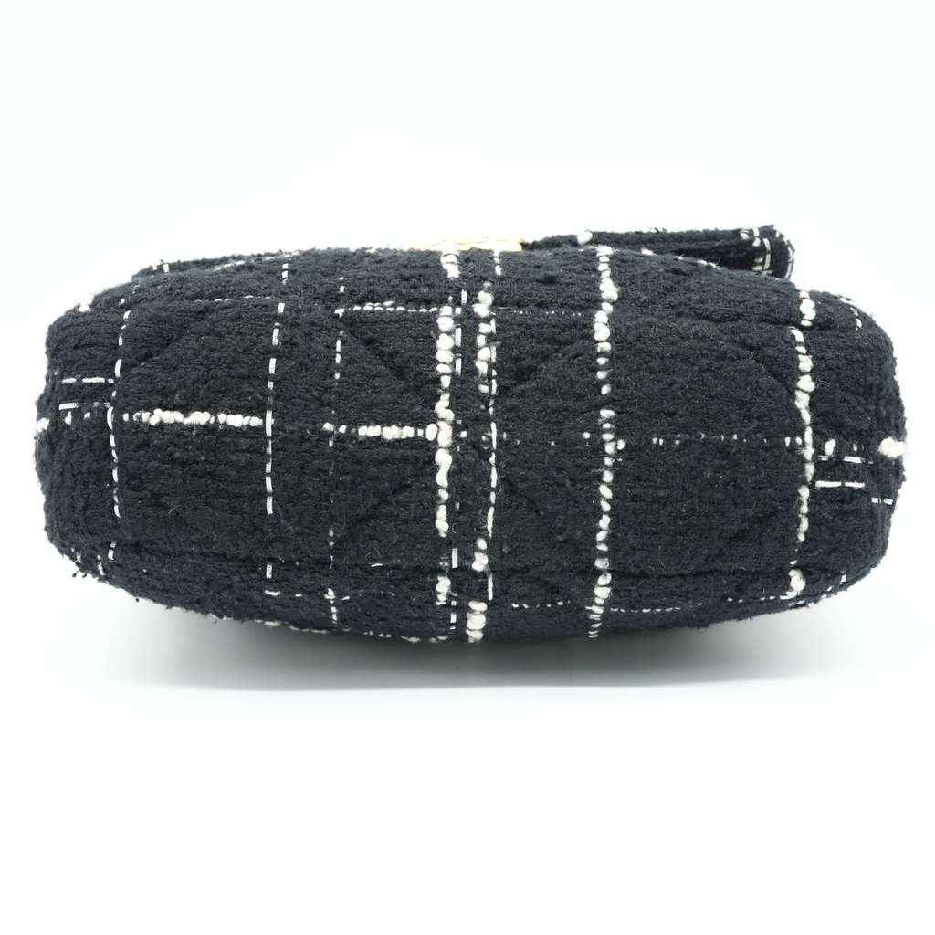 Chanel 19 Flap Bag Black/White Quilted Tweed Medium - Image 16