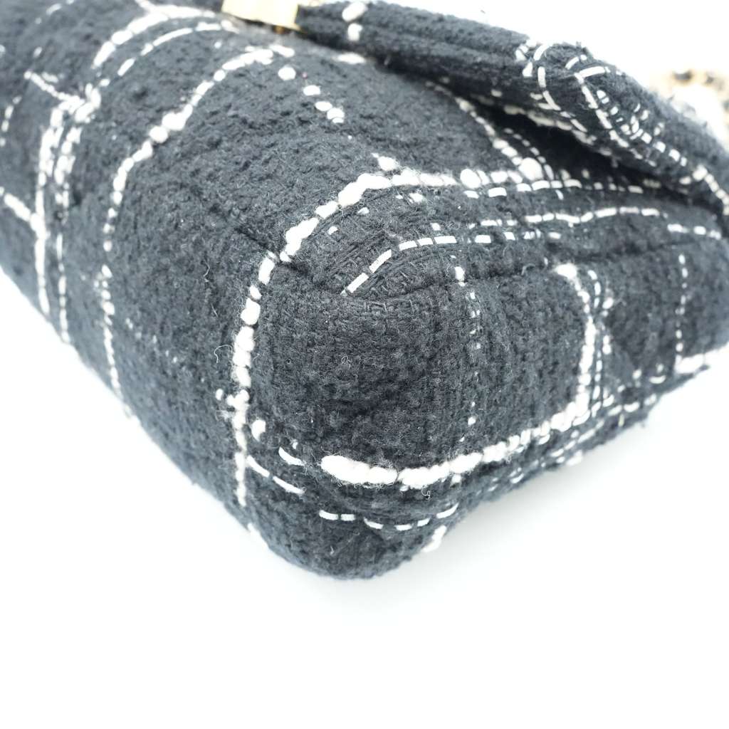 Chanel 19 Flap Bag Black/White Quilted Tweed Medium - Image 18
