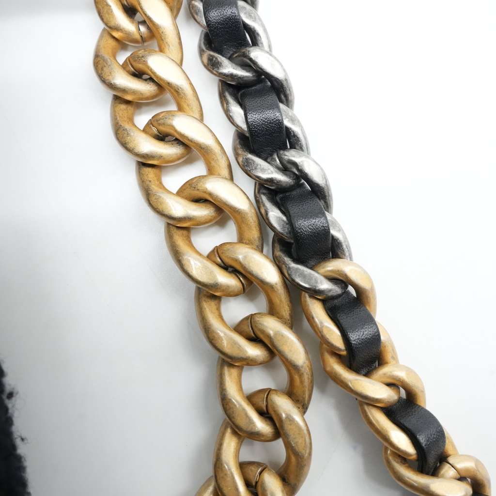 Chanel 19 Flap Bag Black/White Quilted Tweed Medium - Image 19