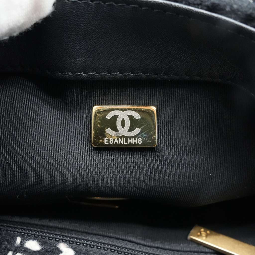 Chanel 19 Flap Bag Black/White Quilted Tweed Medium - Image 11