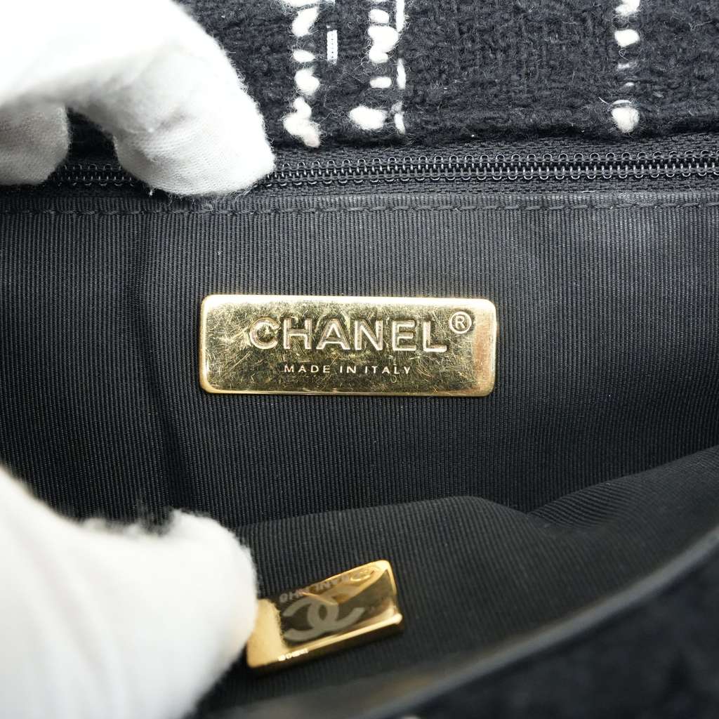 Chanel 19 Flap Bag Black/White Quilted Tweed Medium - Image 12