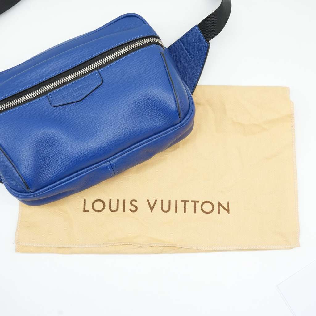 Louis Vuitton Blue Taiga Outdoor Bumbag M30245 - Image 15