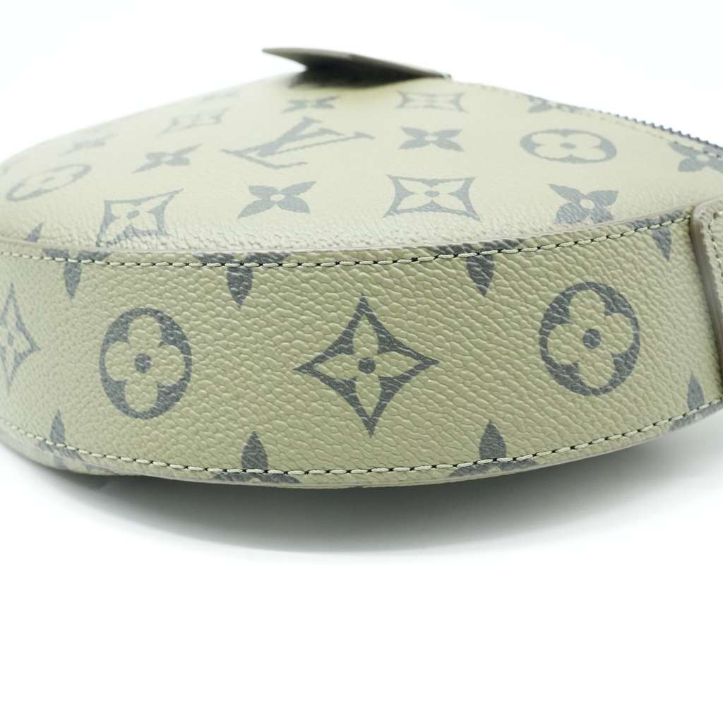Louis Vuitton Lv Moon Crossbody Khaki Monogram M23838 - Detail 2
