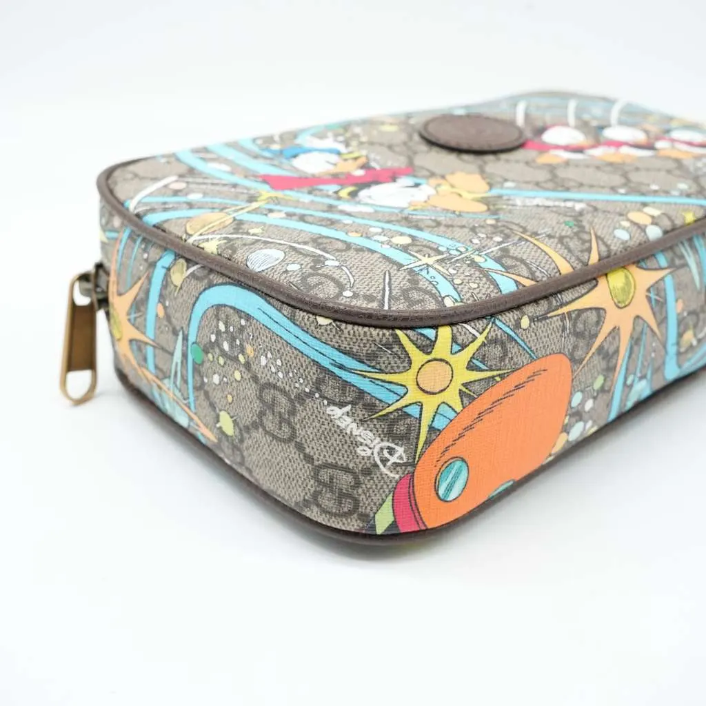 Gucci Gucci x Donald Duck Disney GG Supreme Belt Bag Beige/Brown PVC MultiColor Good - Model View
