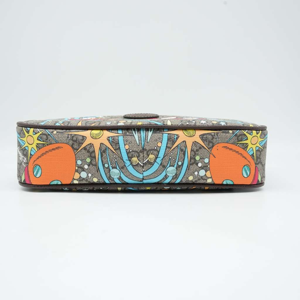 Gucci Gucci x Donald Duck Disney GG Supreme Belt Bag Beige/Brown PVC - Side view