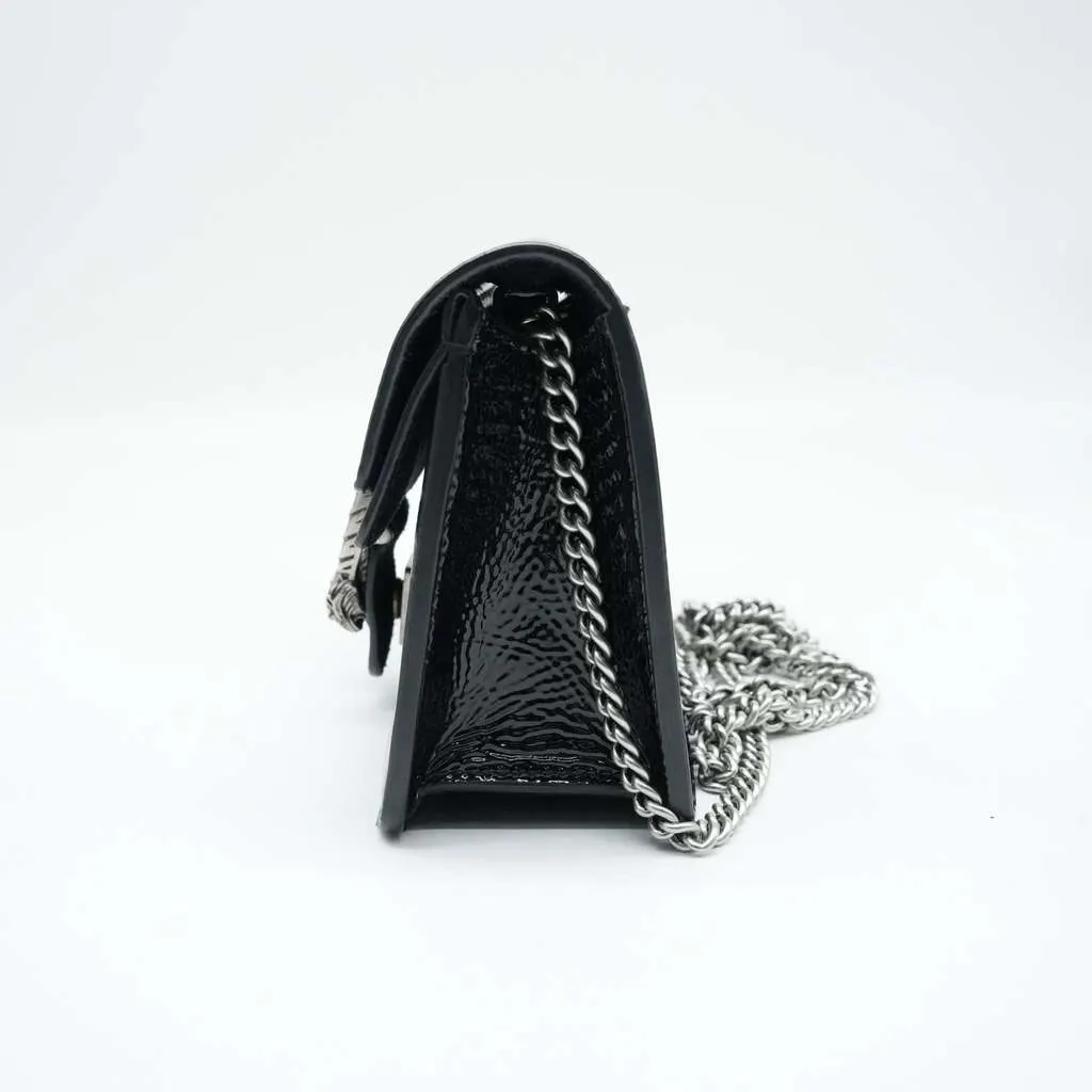 Gucci Super Mini Dionysus Bag in Patent Leather Black Black Fair - Model View