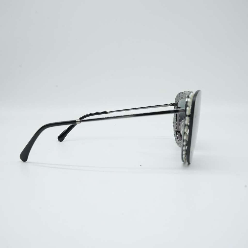 Chanel 4236-H Hanvan Black Color with Pearl - Side view