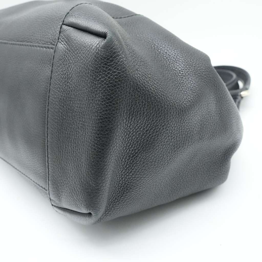 Gucci Black Pebbled Calfskin Leather Greenwich Medium Shoulder Bag - Detail 2