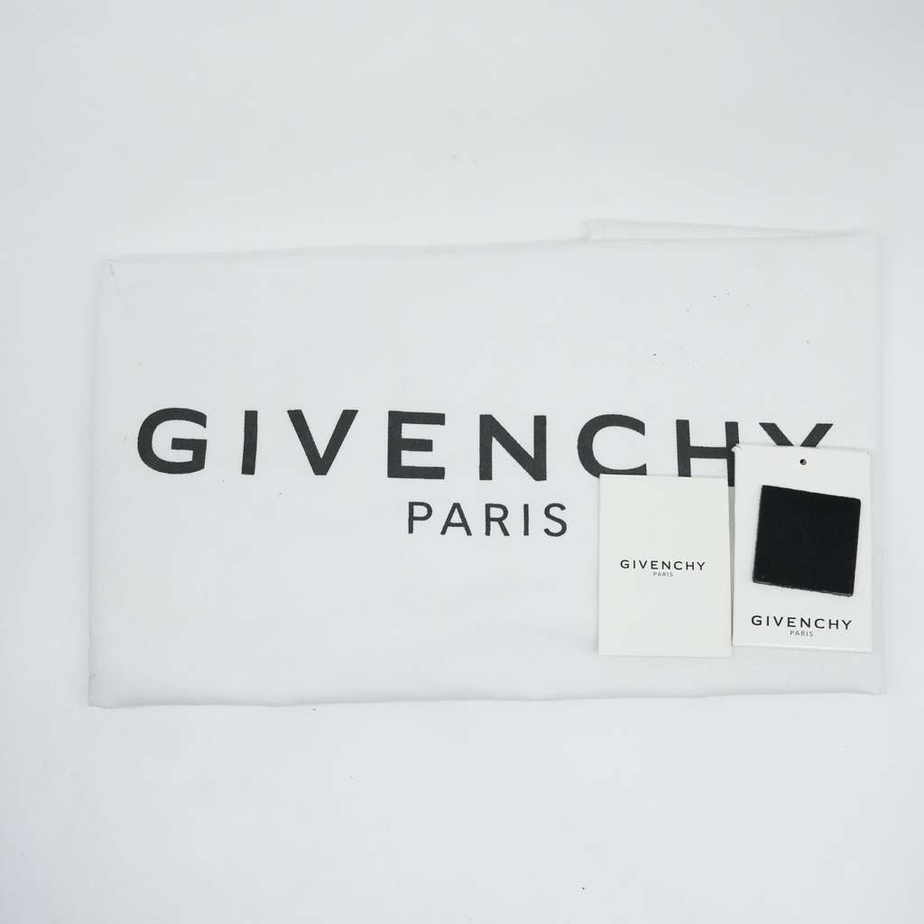 Givenchy Medium Antigona Bag In Grained Leather - Image 18