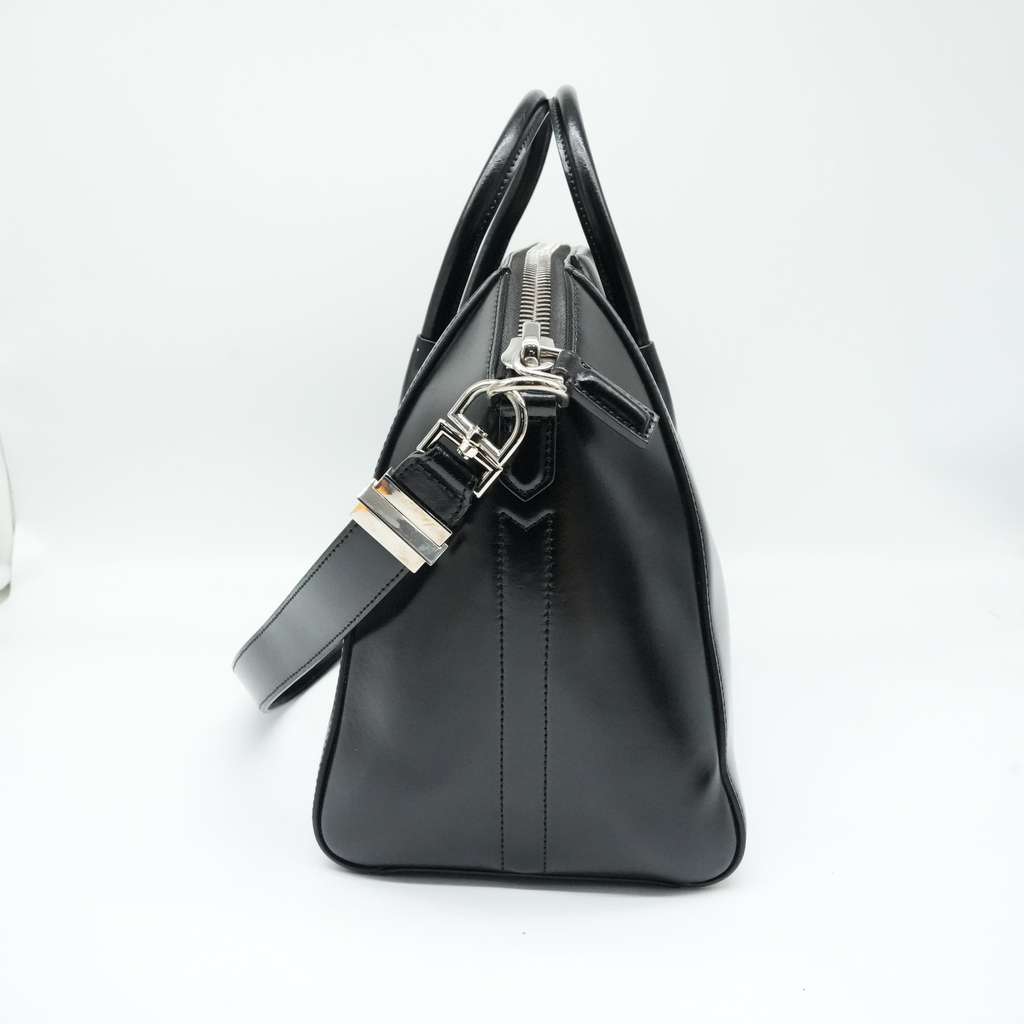 Givenchy Medium Antigona Bag In Grained Leather - Side view