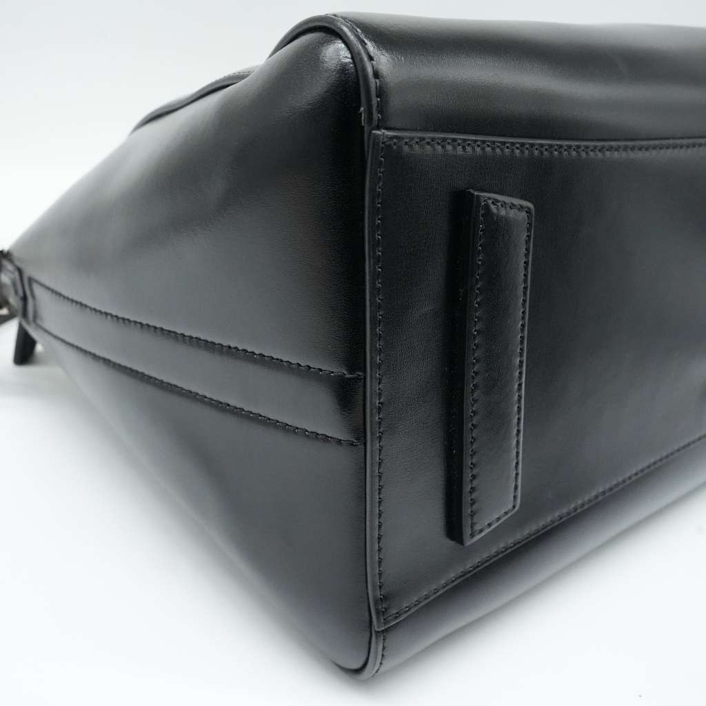 Givenchy Medium Antigona Bag In Grained Leather - Detail 2
