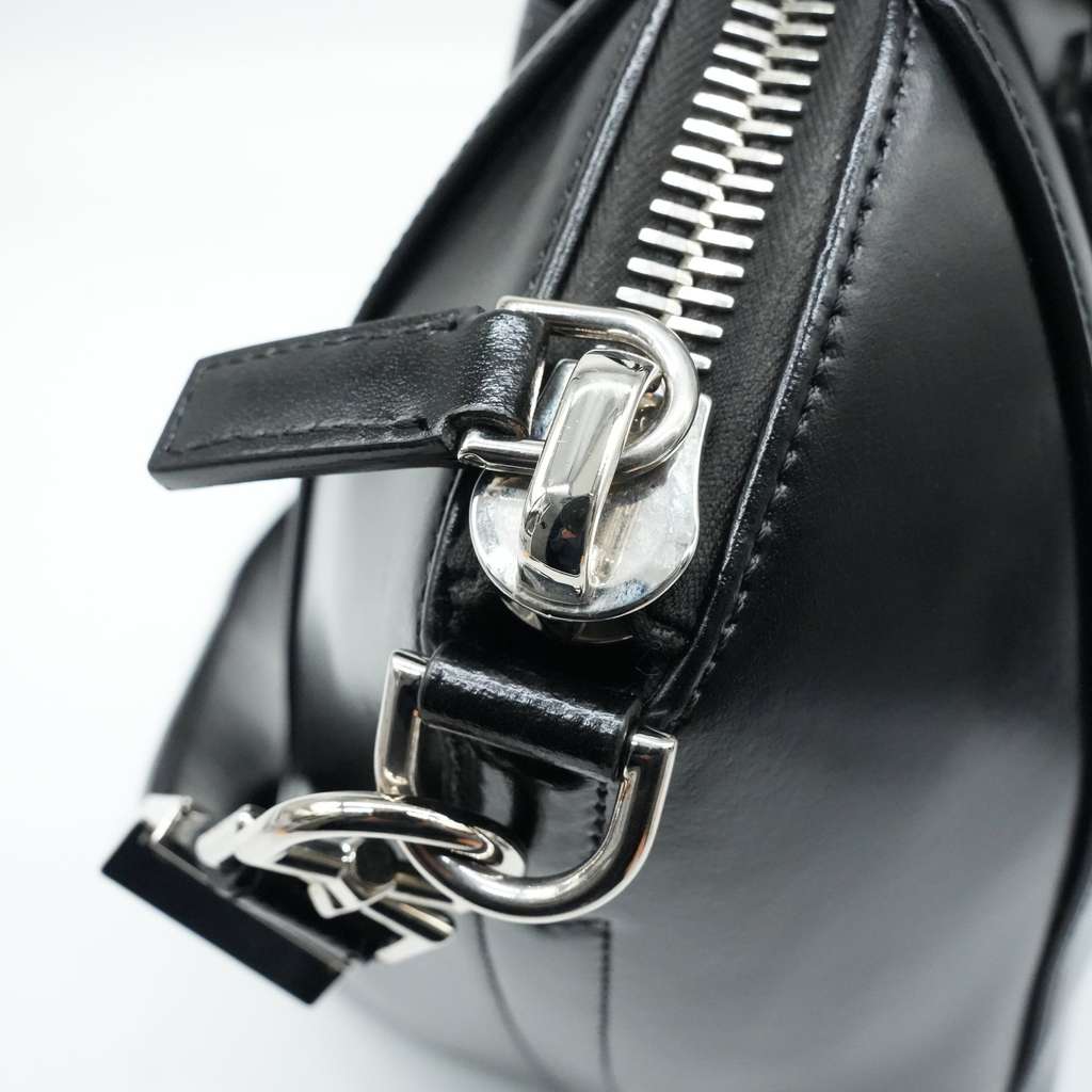 Givenchy Medium Antigona Bag In Grained Leather - Image 11