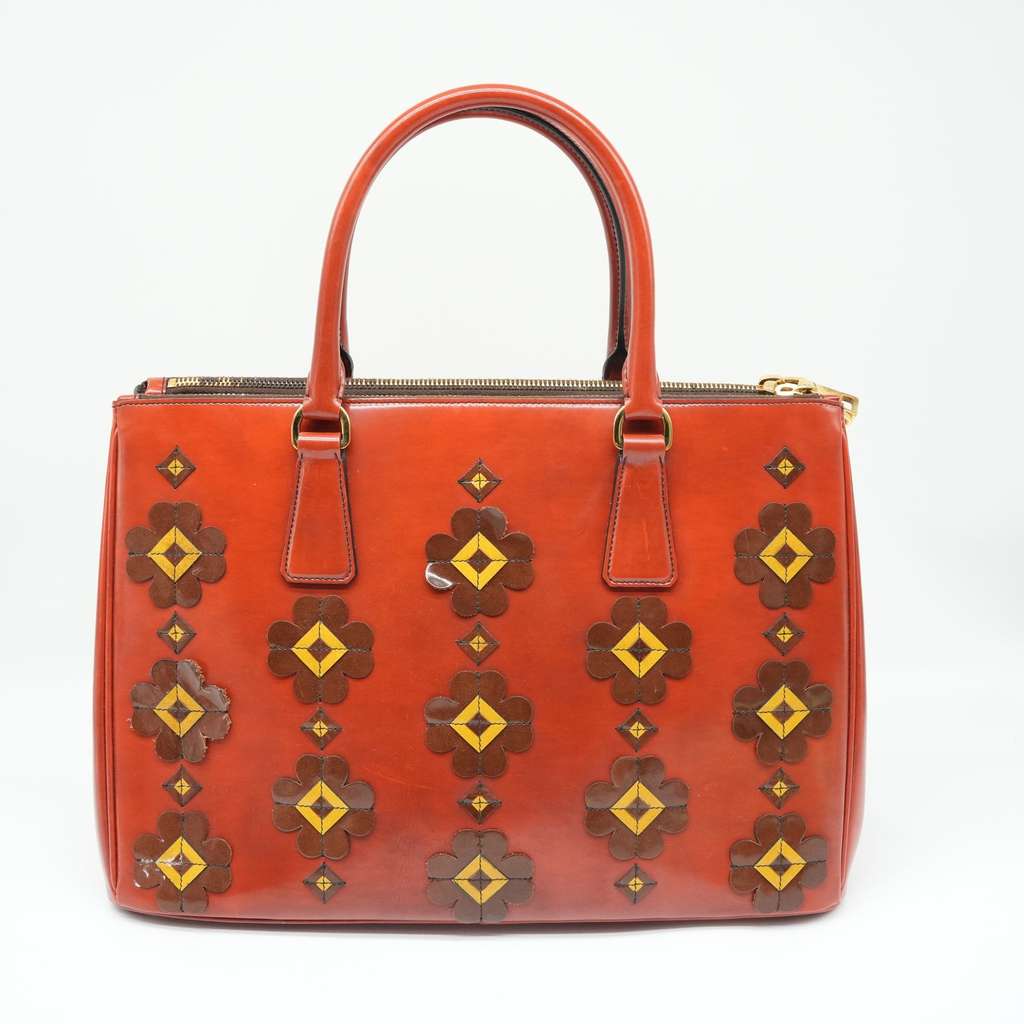 Prada Galleria Saffiano Vernic Pattent Leather Bag - Image 6