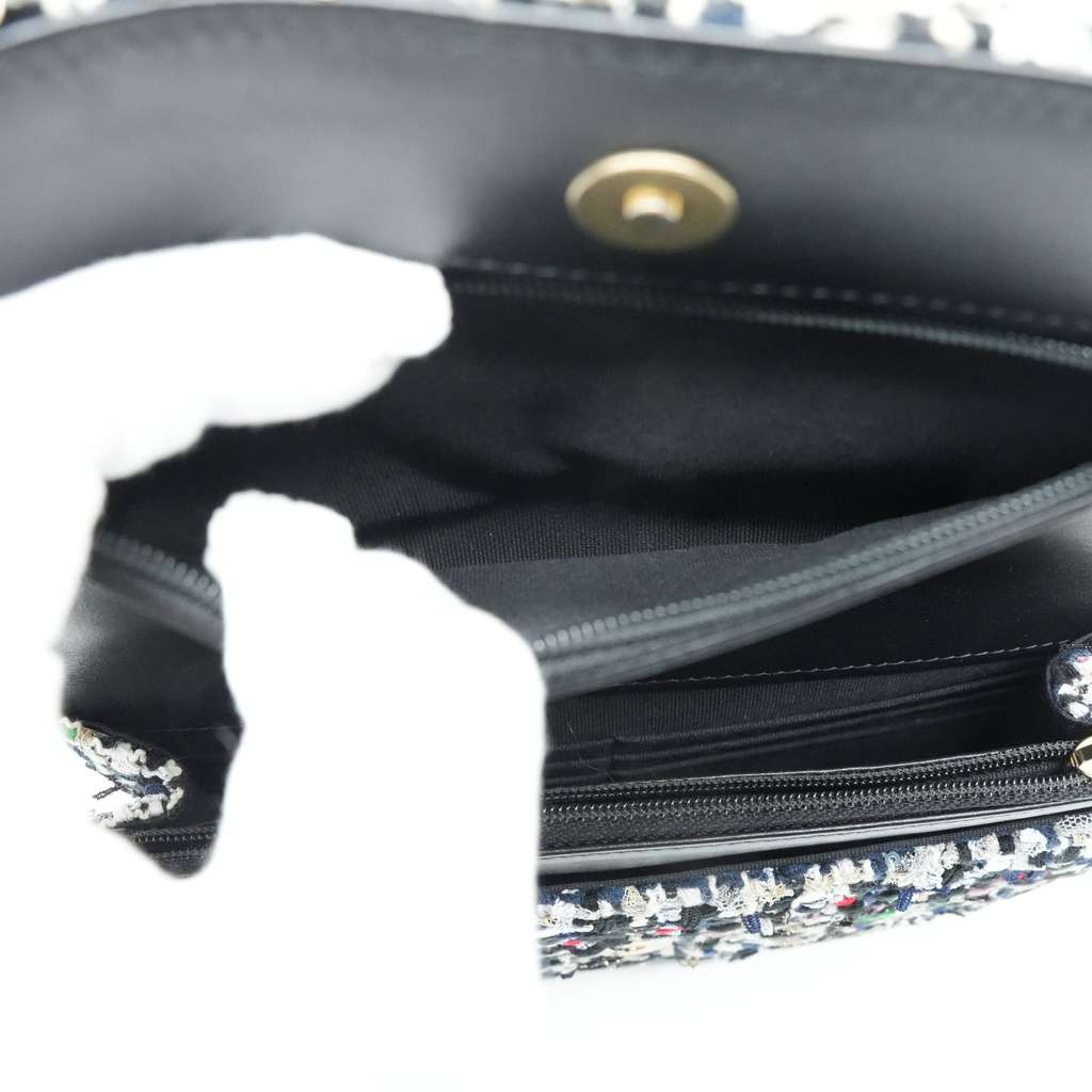 Chanel 19 Tweed Wallet on Chain - Image 13
