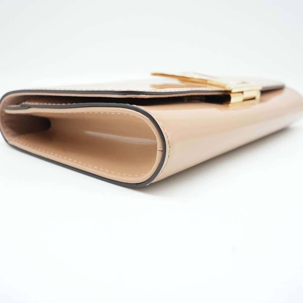 Louis Vuitton Nude Patent Leather Louise Clutch - Detail 2
